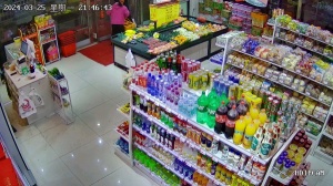 零食店.货架，空调冰箱，全店物品出售